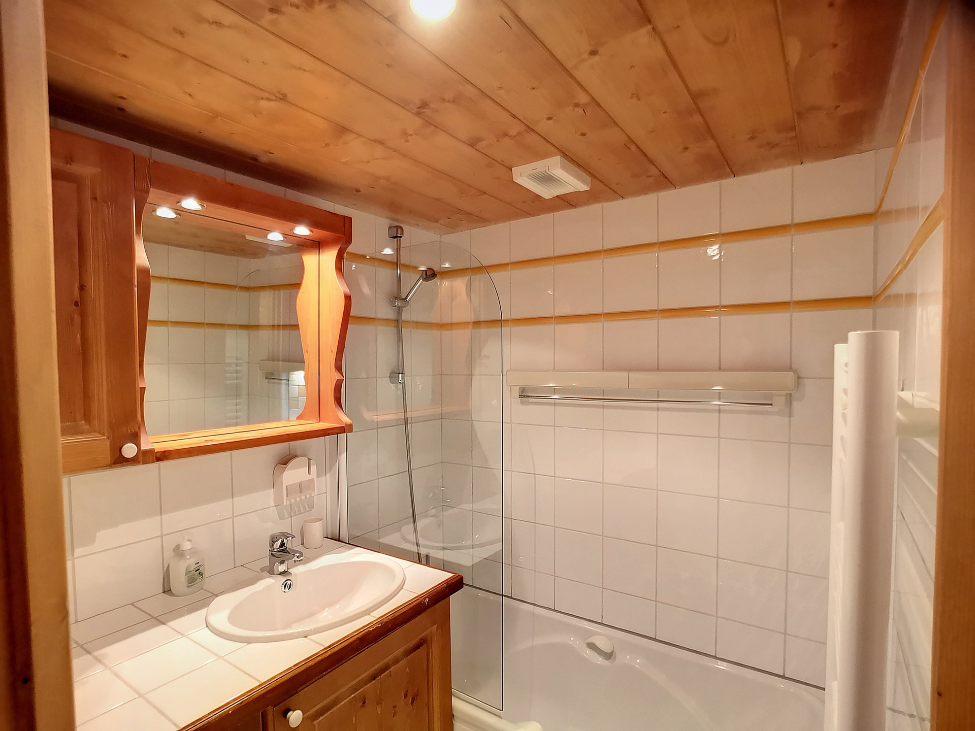 _lv_images__lot_0013040127_06_27647550