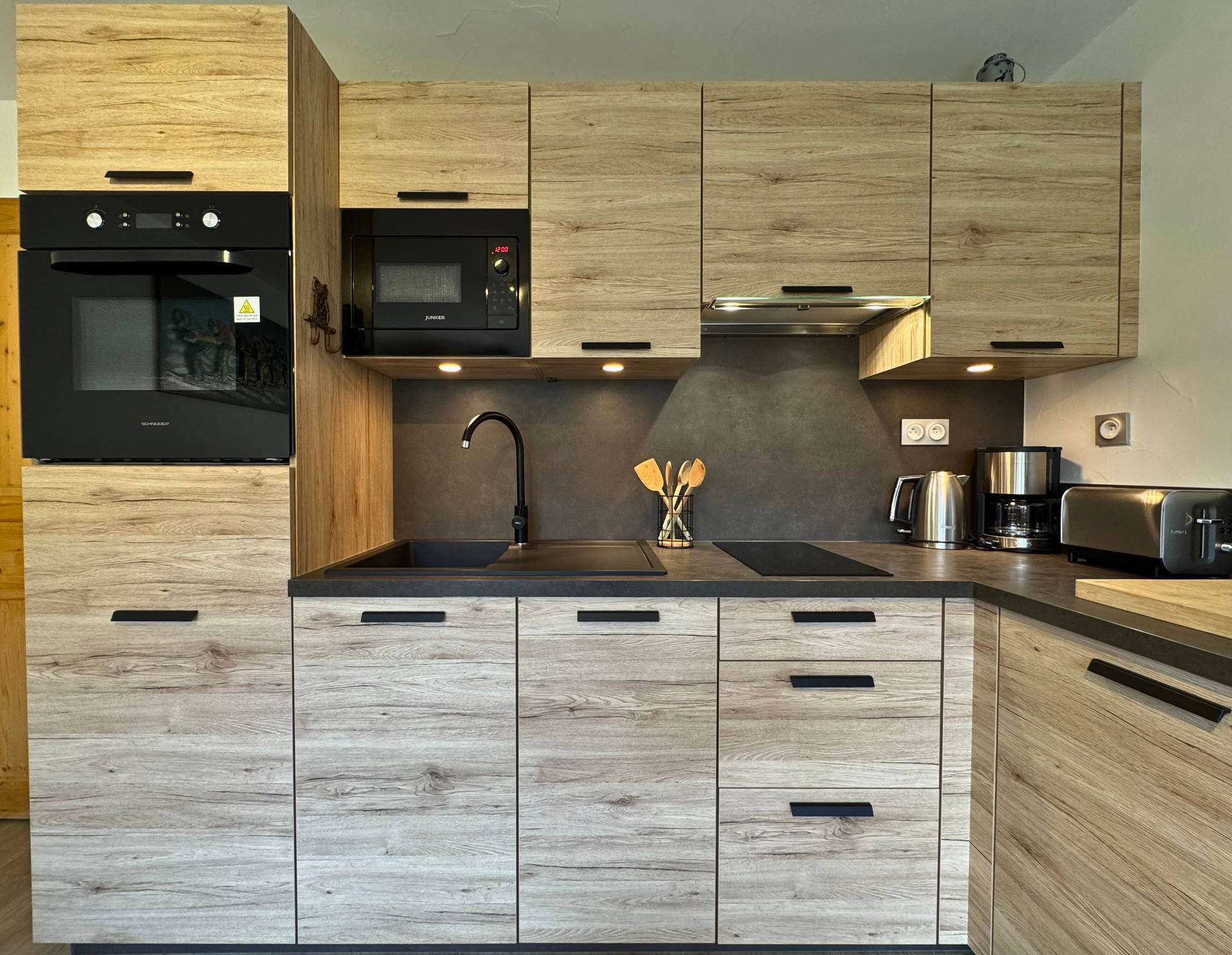 _lv_images__lot_0060030438_05_27665568