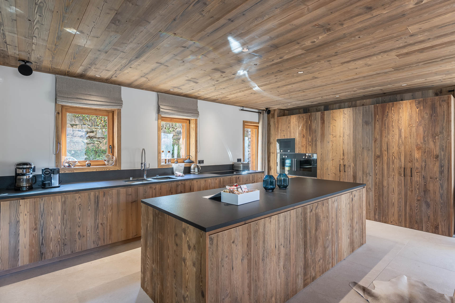 _lv_images__lot_0060511370_03_28435778