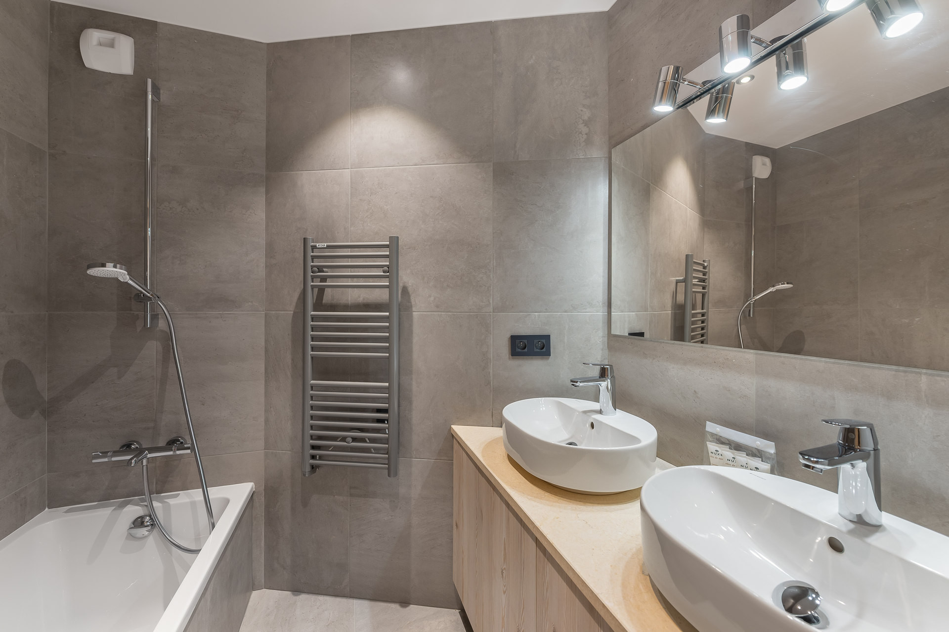 _lv_images__lot_0074061440_13_32328266