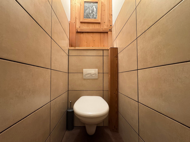 _lv_images__lot_0060030438_08_29125433