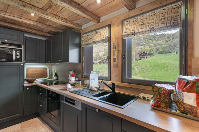 _lv_images__lot_0074061384_01_29070328