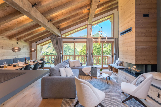 _lv_images__lot_0074061795_02_27295561