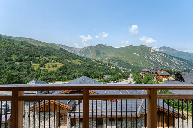 _lv_images__lot_0074061815_04_32158790