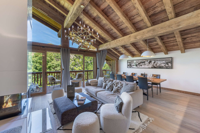 _lv_images__lot_0074061947_02_28745084