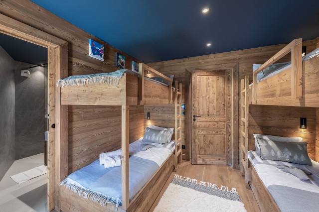 _lv_images__lot_0074061947_08_32581632