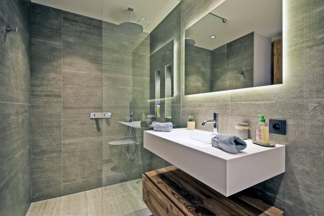 picture_estate_3647_943d68c4-7e1e-4592-bce7-7c8a464b3c34